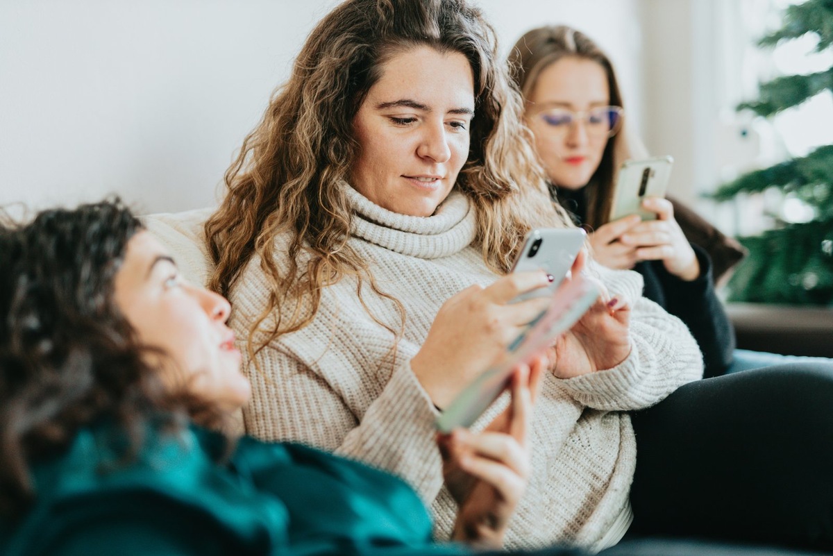    Сделать красивое фото в соцсети – это только половина дела, сложнее придумать оригинальную подпись