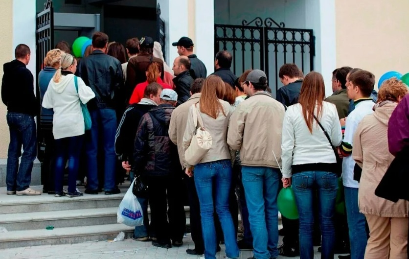 Когда-то в очередях проводили полдня