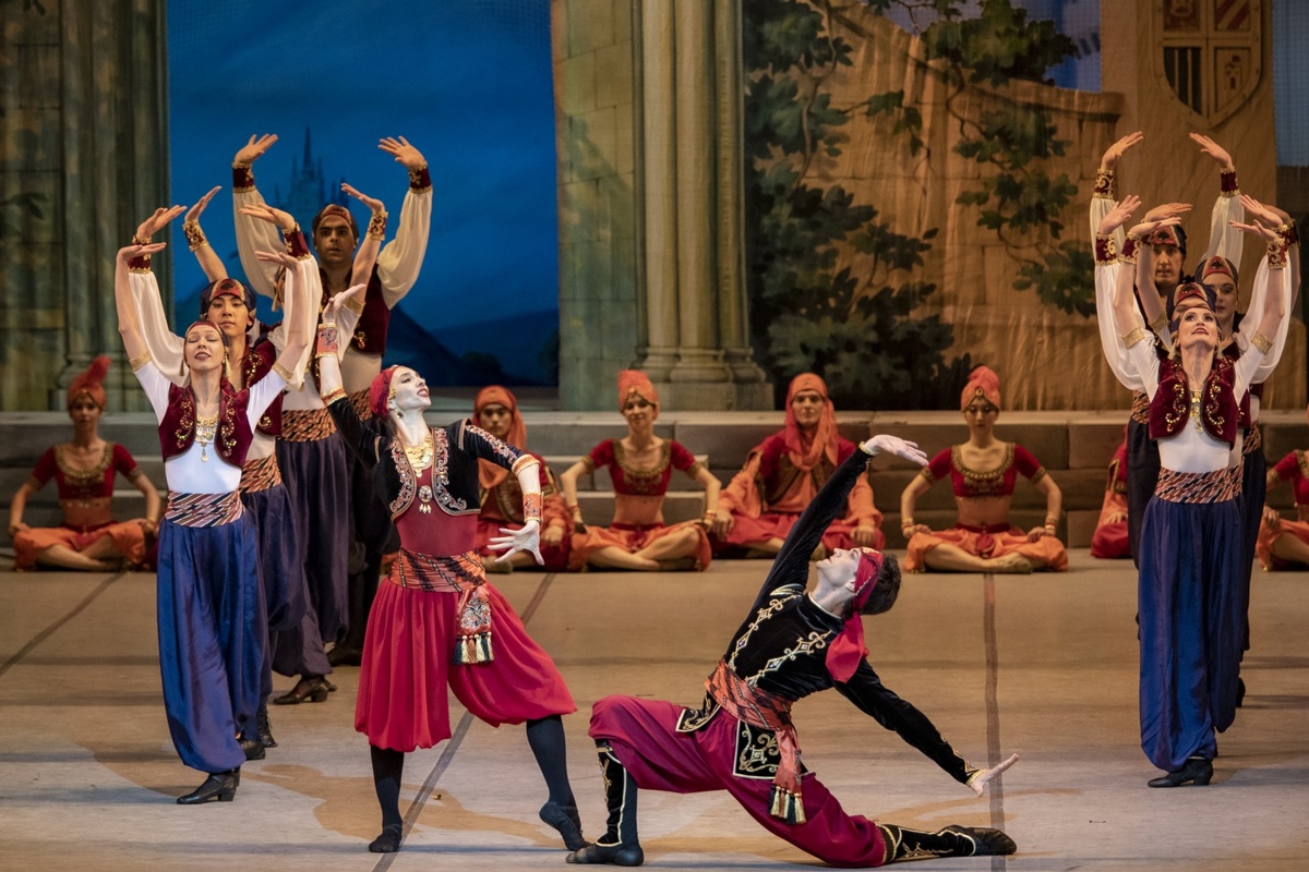 "Раймонда", Александр Глазунов. Самара. Шостакович Опера Балет. Фото - сайт  Театра оперы и балета имени Д.Д.Шостаковича