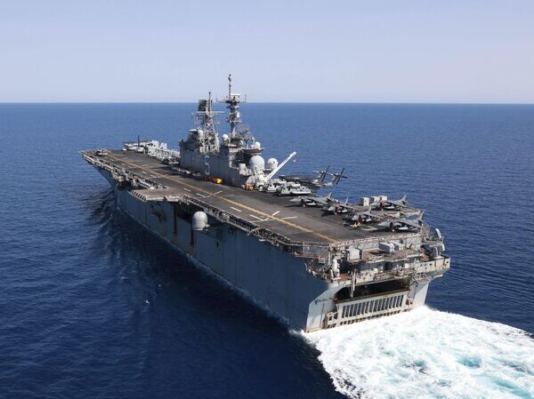    © AP Photo / Mass Communication Specialist 3rd Class Riley Gasdia/U.S. Navy, via APdia