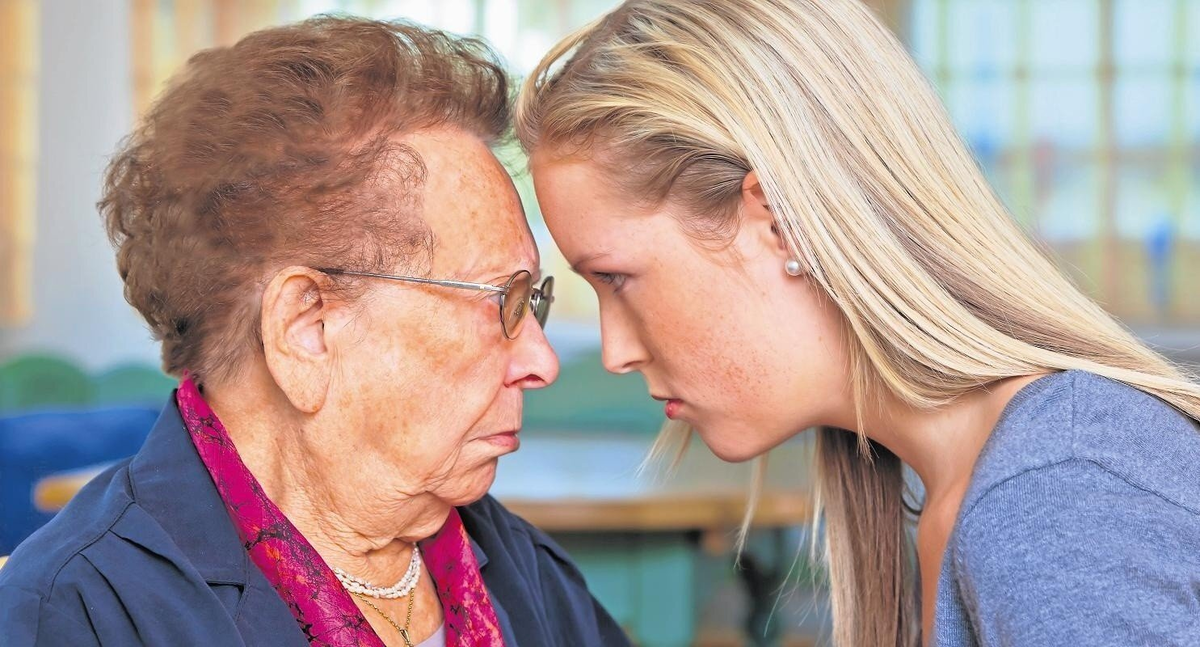 Как общаться с пожилыми людьми без конфликтов