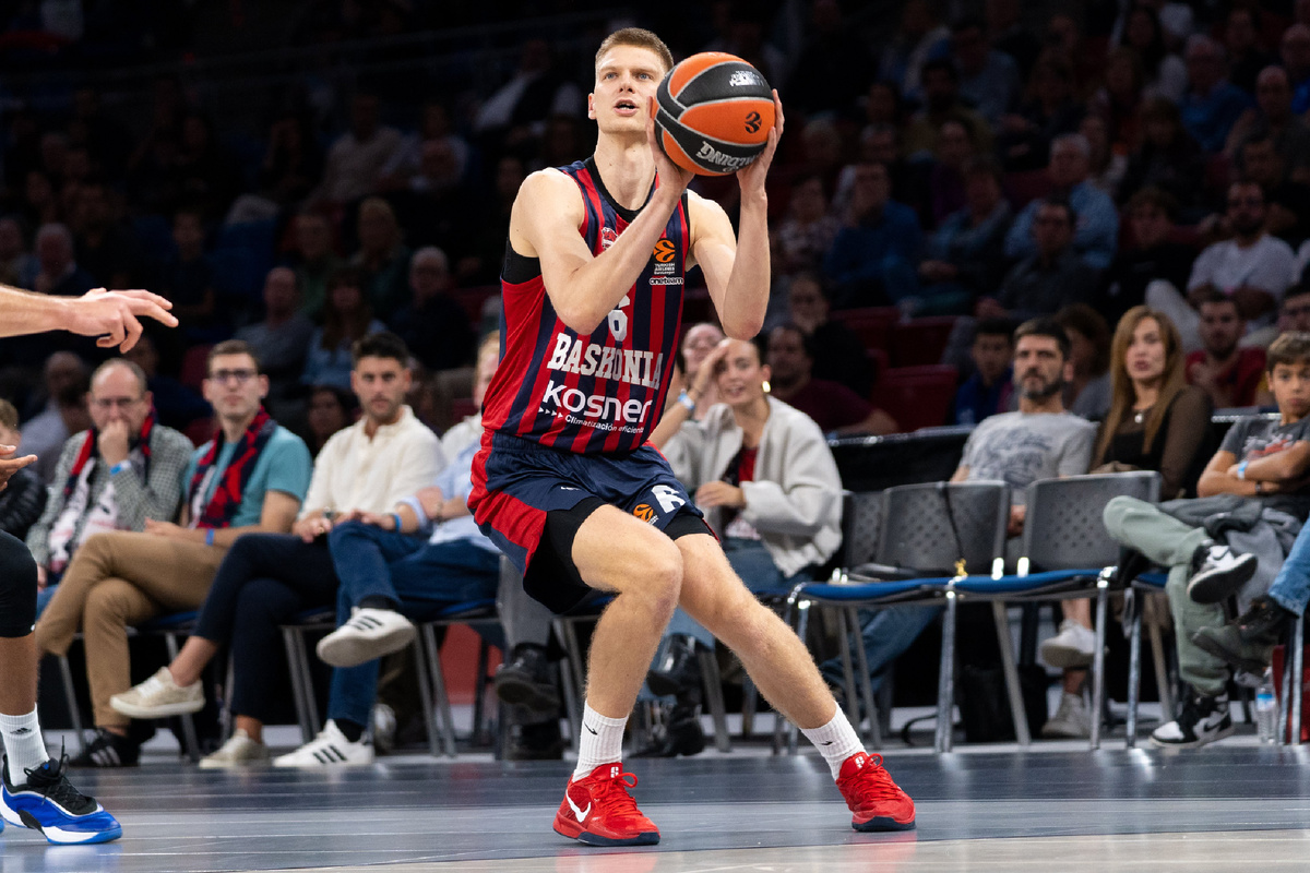 Павел Савков в матче Евролиги