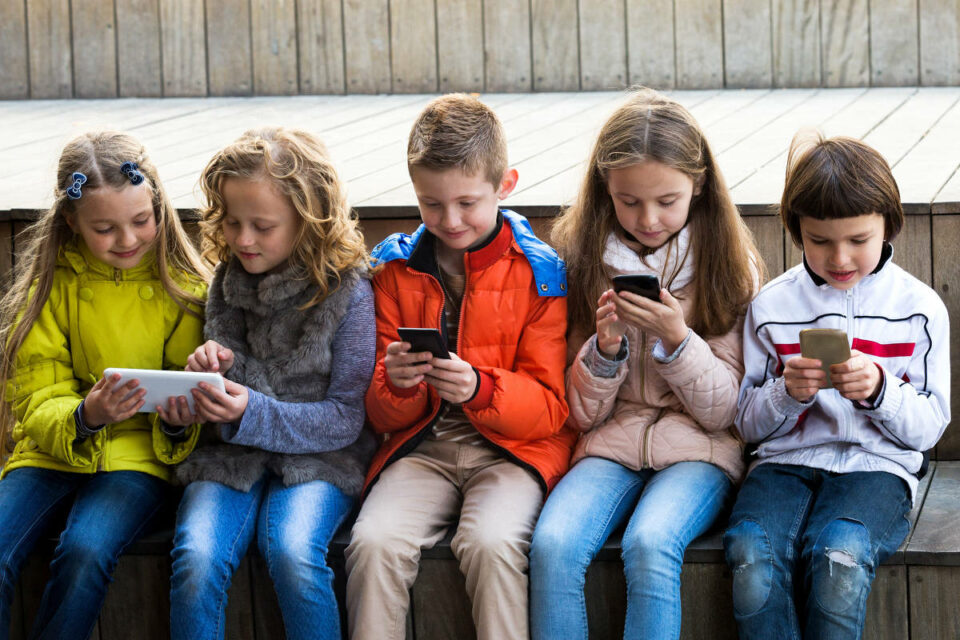 Как огородить детей от гаджетов