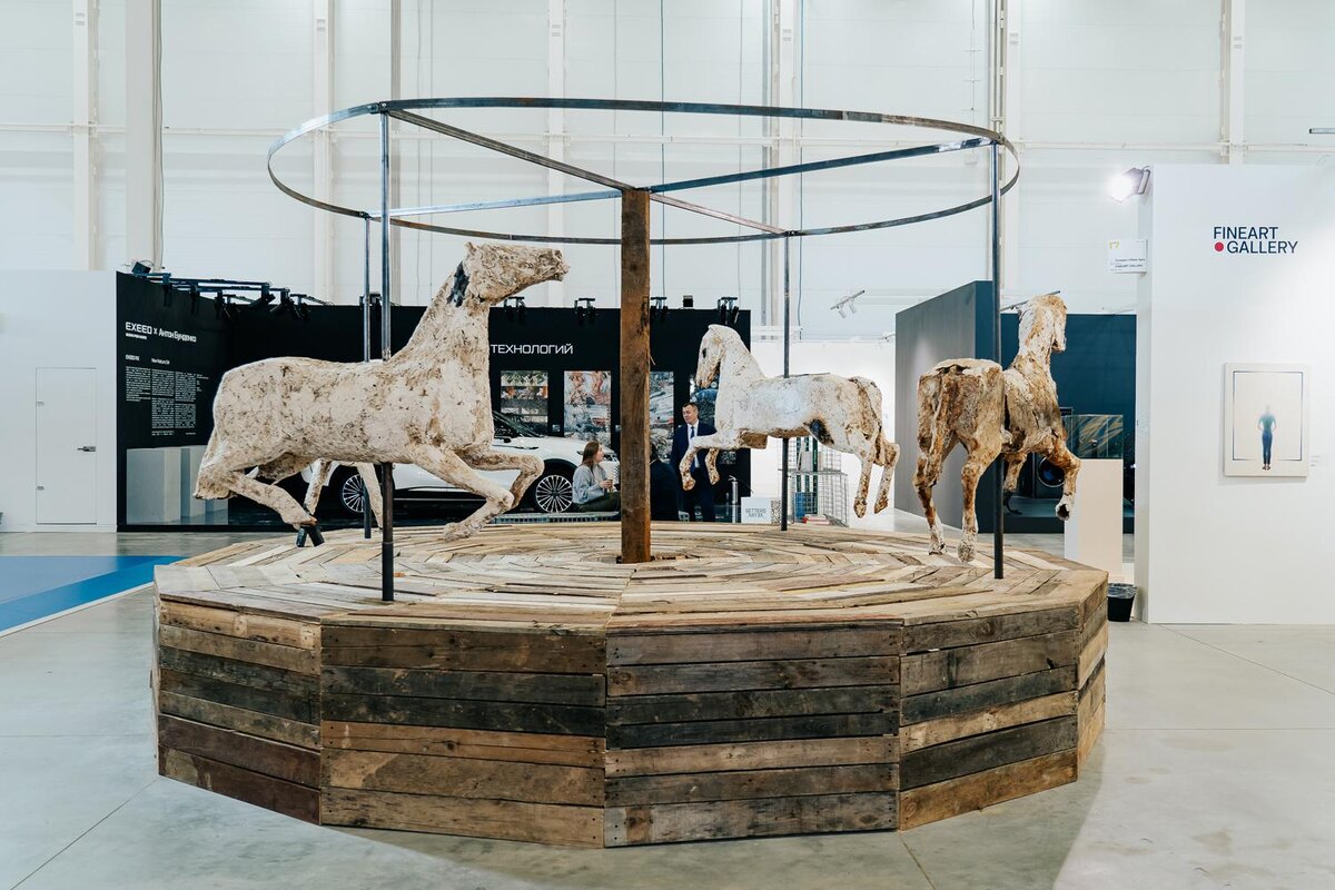 пресс-служба📷«Художник года» — Александра Гарт. Инсталляция «Постоянство веселья и грязи»