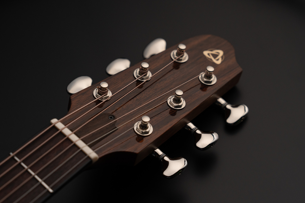 Литые колки акустической гитары Covenant 150D с точностью в 1:21