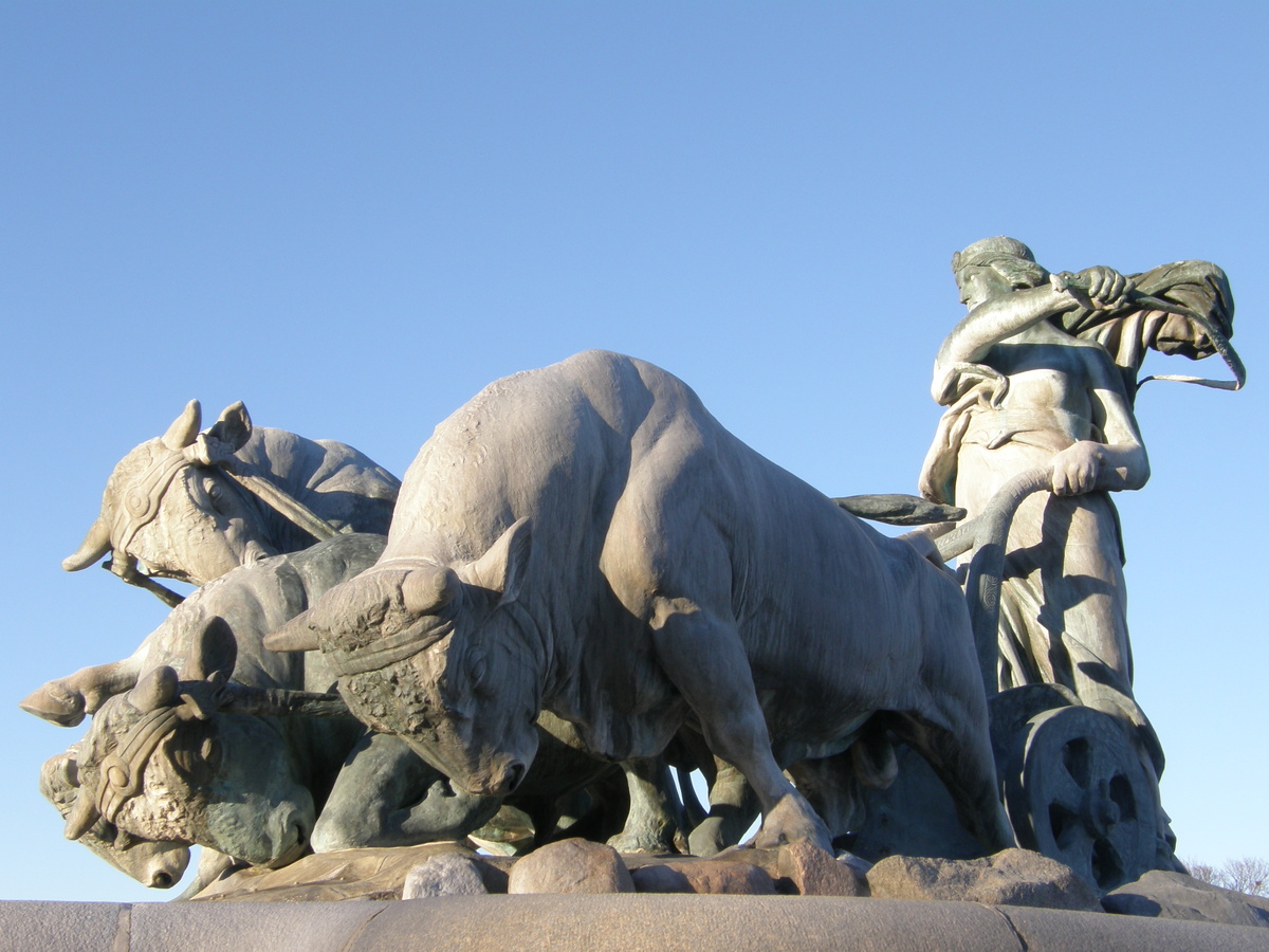 Скульптурная группа фонтана "Гефион". Фото автора