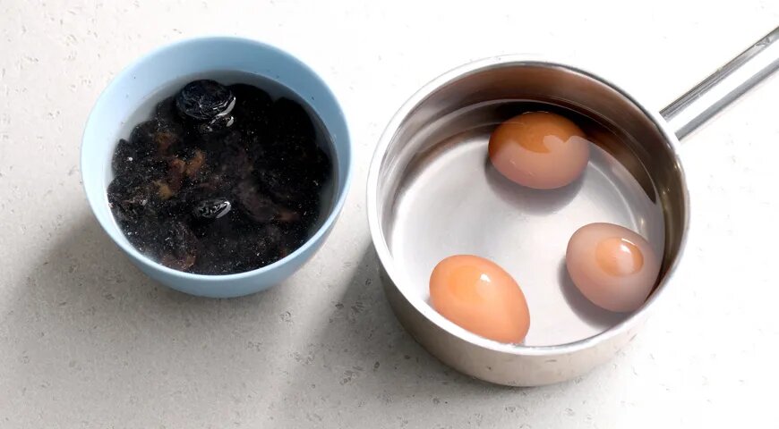   Салат «Дамский каприз» с черносливом и курицей (gastronom.ru)