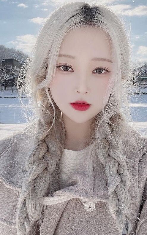 Бледная и светлая кожа - это показатель статуса в обществе