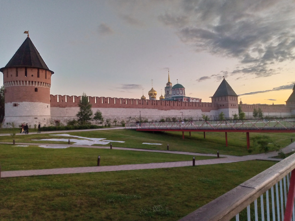 Вид на тульский кремль с набережной реки Упа