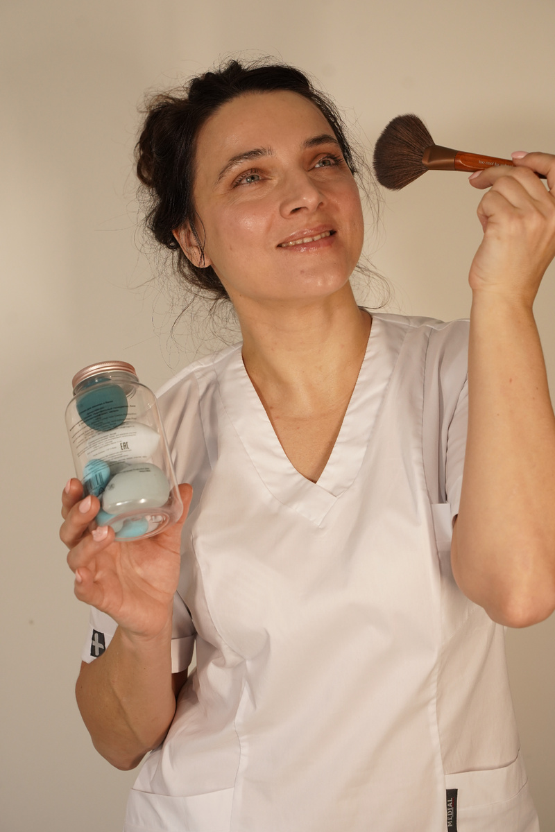 Подтяжка лица с помощью маски миостимулятора Gezatone Biolift iFace