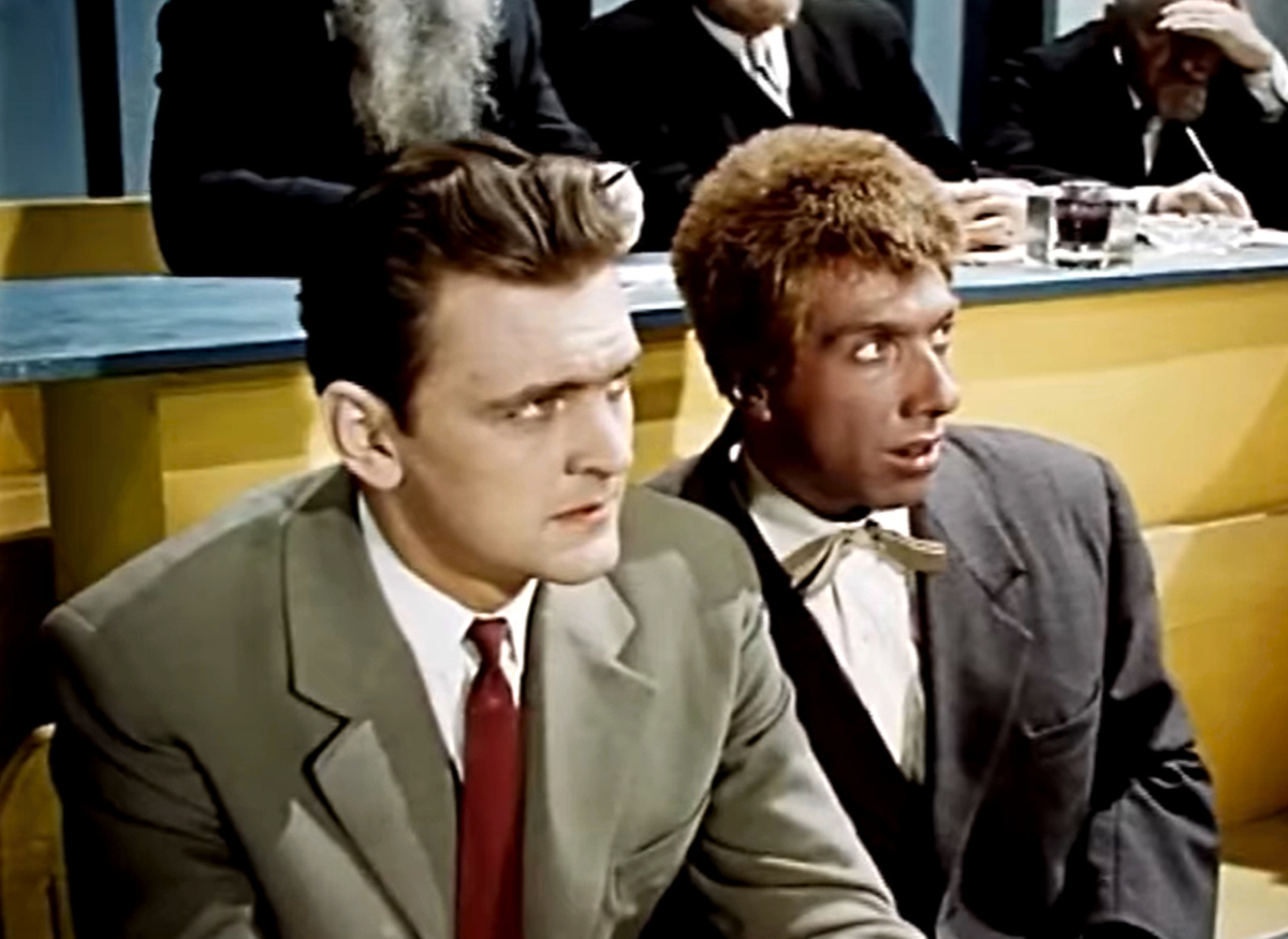 Кадр из кинофильма "Человек ниоткуда", 1961 г., режиссер Эльдар Рязанов, сценарист Леонид Зорин, композитор Анатолий Лепин (скриншот)