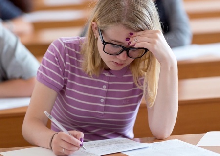    Депутаты Госдумы отказались отменить обязательную сдачу ЕГЭ