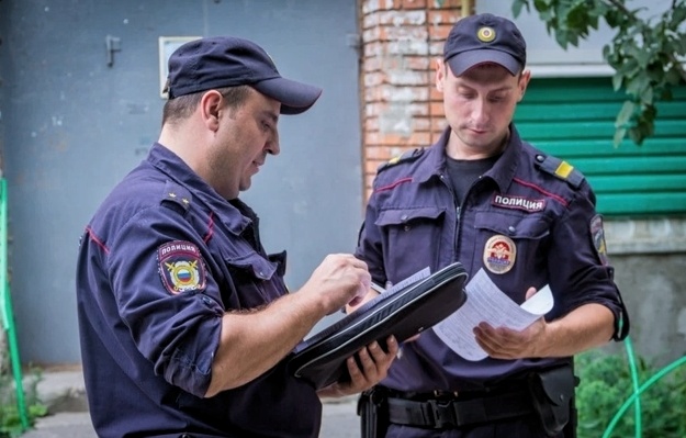 Для наставника на маршруте патрулирования всегда найдётся работа. Фото из открытых источников.
