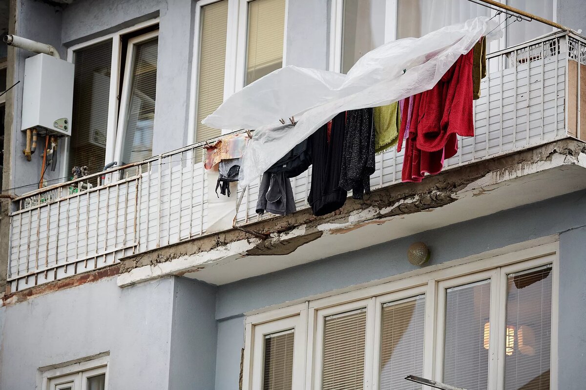 Белье сушится на балконе жилого дома © Sputnik / Alexander Imedashvili