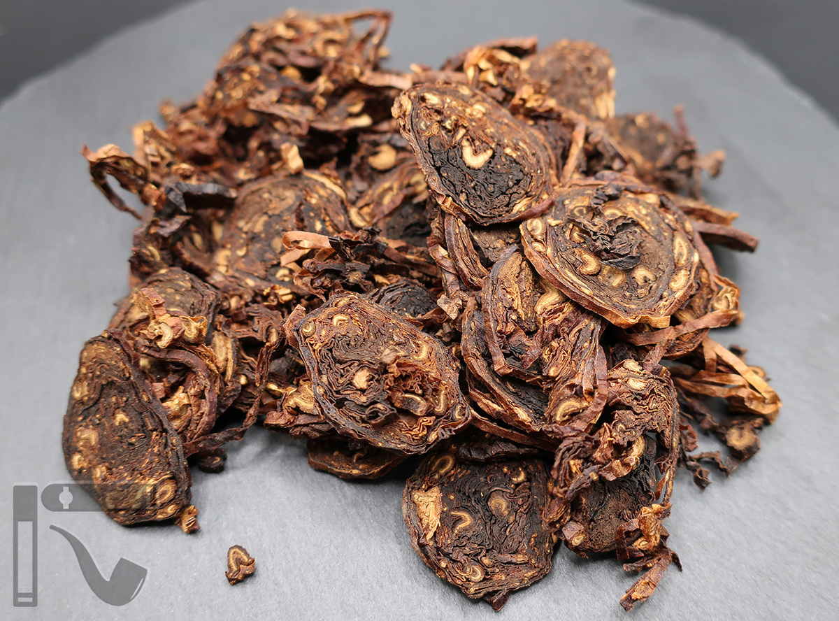 Трубочный табак Newminster No.403 Superior Round Slices. Фото: © канал "Уголок Курильщика"