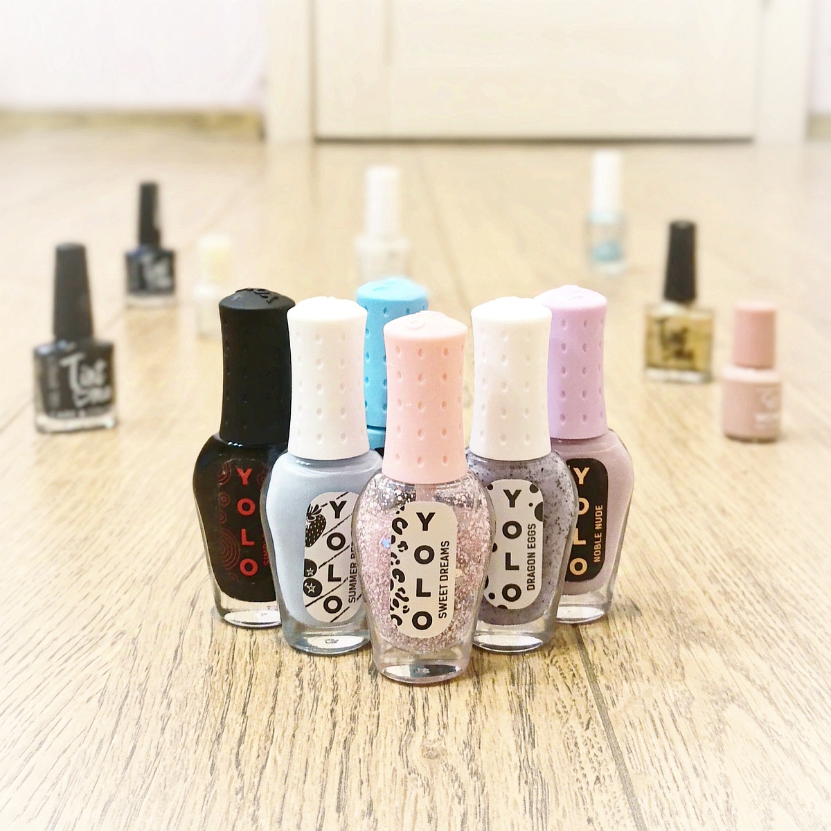 лак yolo, у меня их 6 цветов