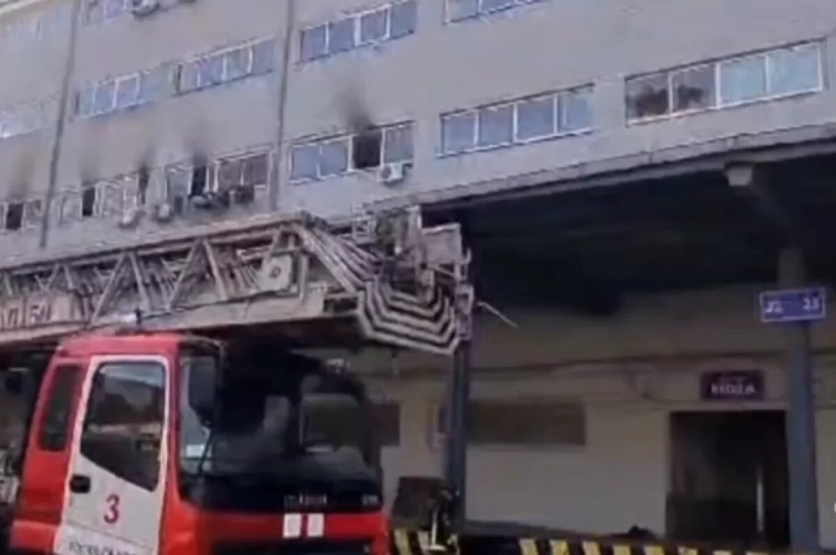   В Ростове полностью потушили фармацевтический склад на площади 200 кв. м