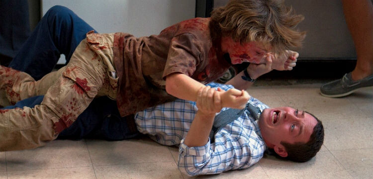 Элайджа Вуд против озлобленного ребёнка с вирусом в мозгах (прям как Фродо против одержимого Голлума)