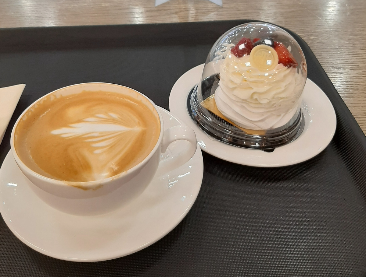 В этот раз от пирожного смогла удержаться)