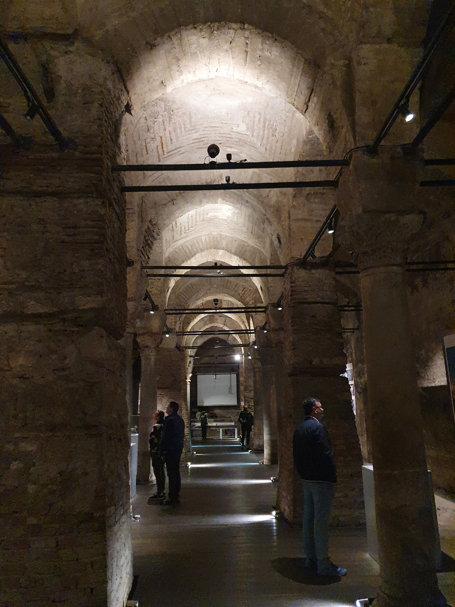 Цистерна Наккас в магазине ковров на Накильбент 