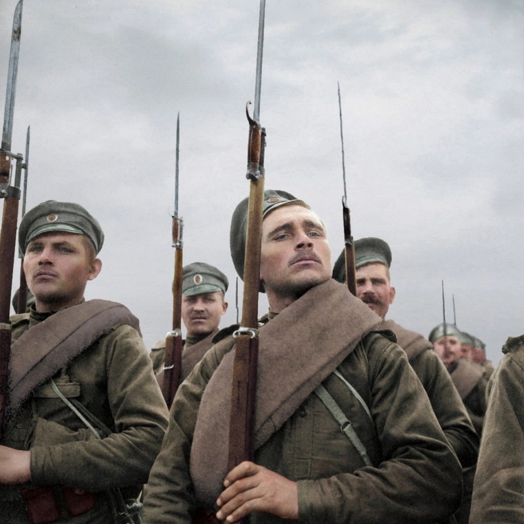 Солдаты Русской императорской армии с винтовками Арисака с примкнутыми штыками-ножами