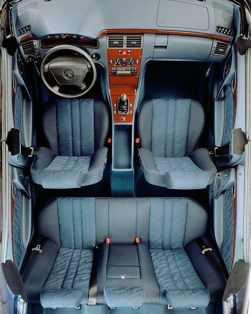 Салон w210 вид сверху ( выглядит достаточно уютно) 