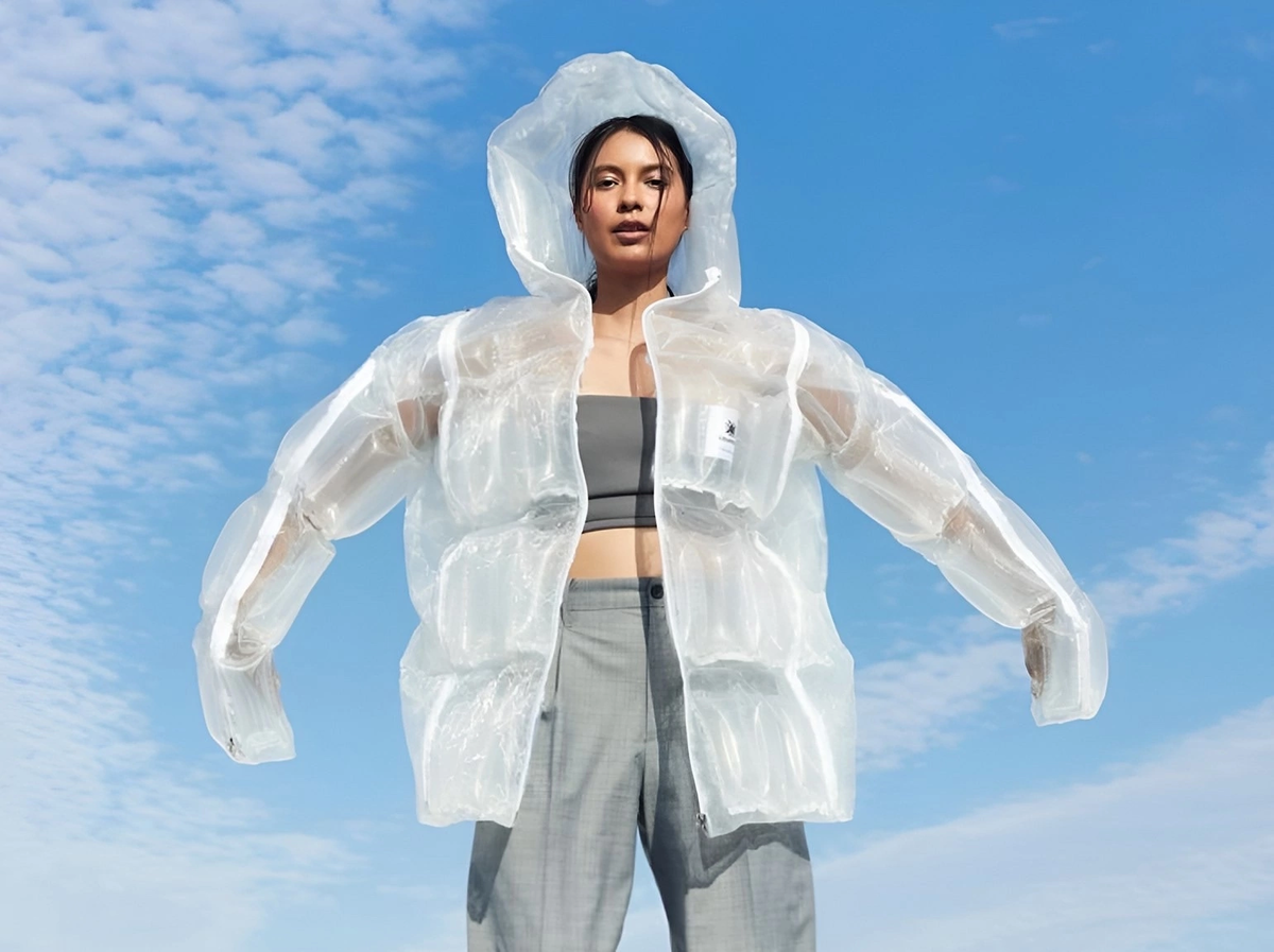 В Японии представили инновационный прозрачный пуховике