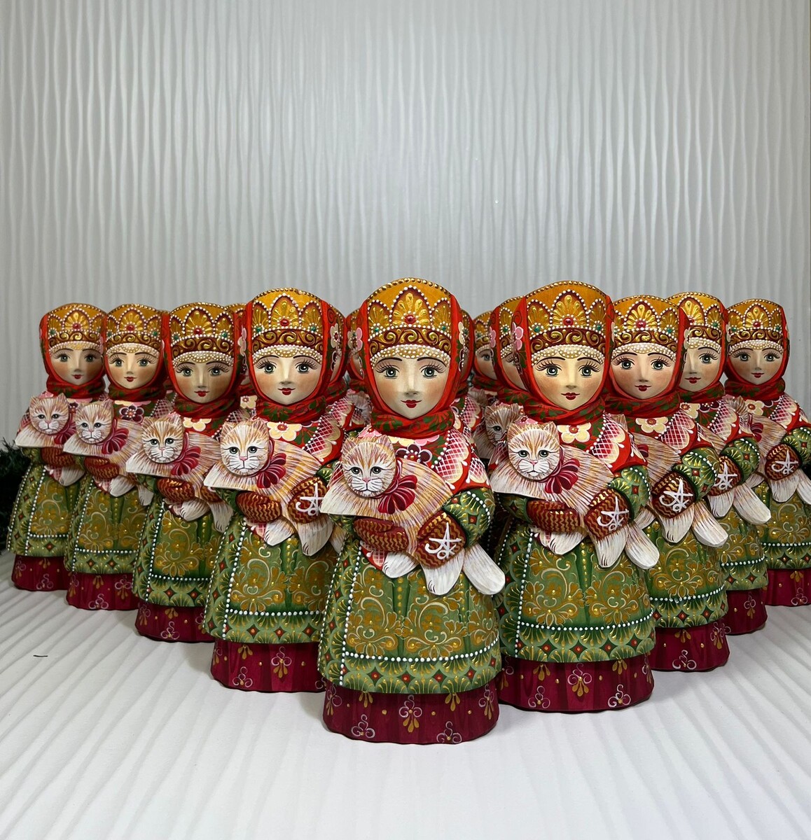 Резные статуэтки "Русские красавицы" производства Russian Ёлка