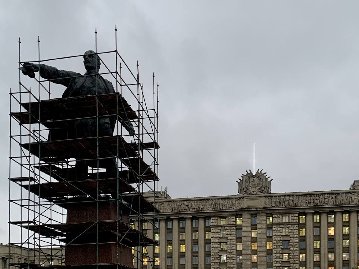 Памятник Ленина скульптора М. Аникушина