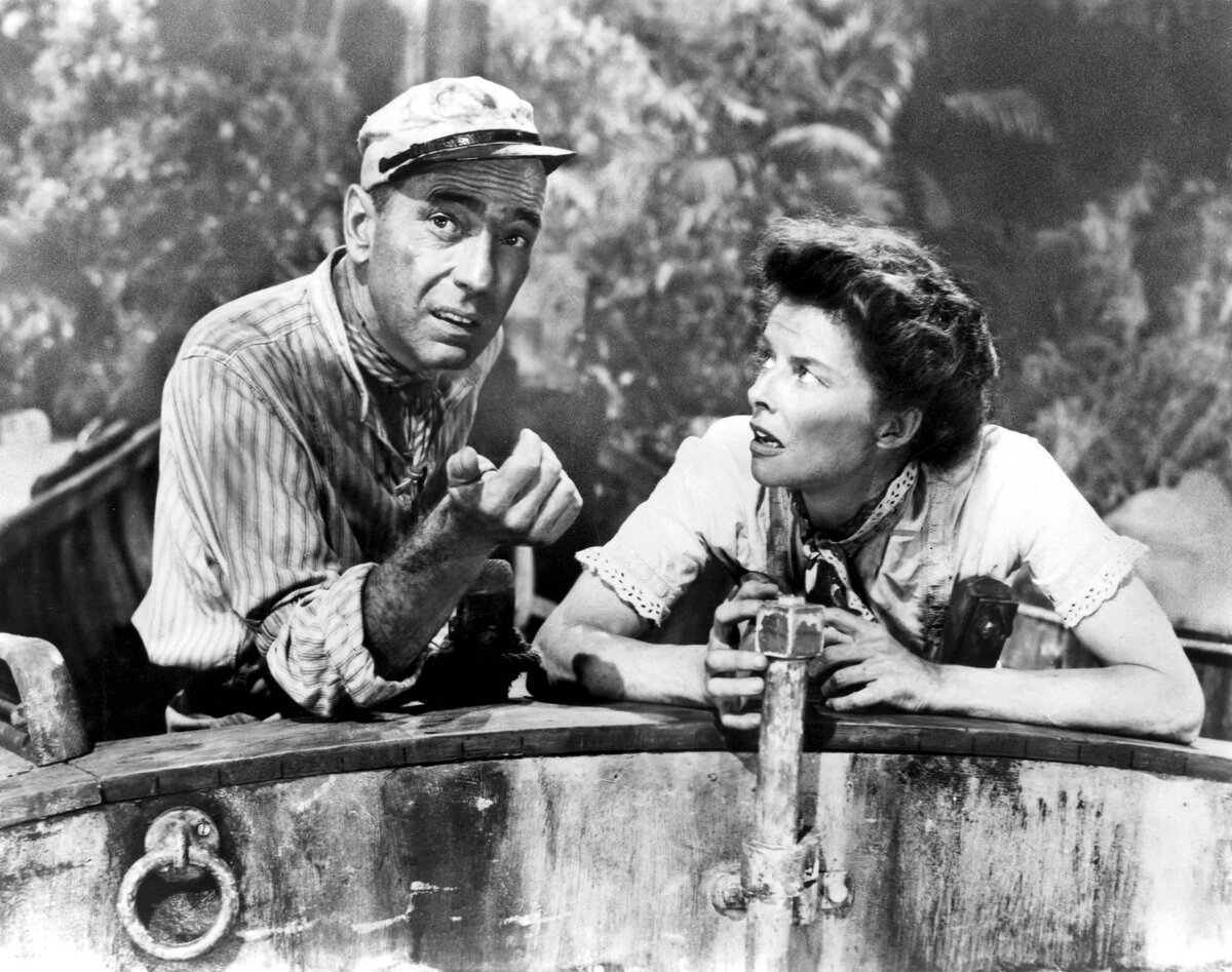 Актер Хамфри Богарт и актриса Кэтрин Хепберн в фильме режиссера Джона Хьюстона «Африканская королева» (The African Queen) 