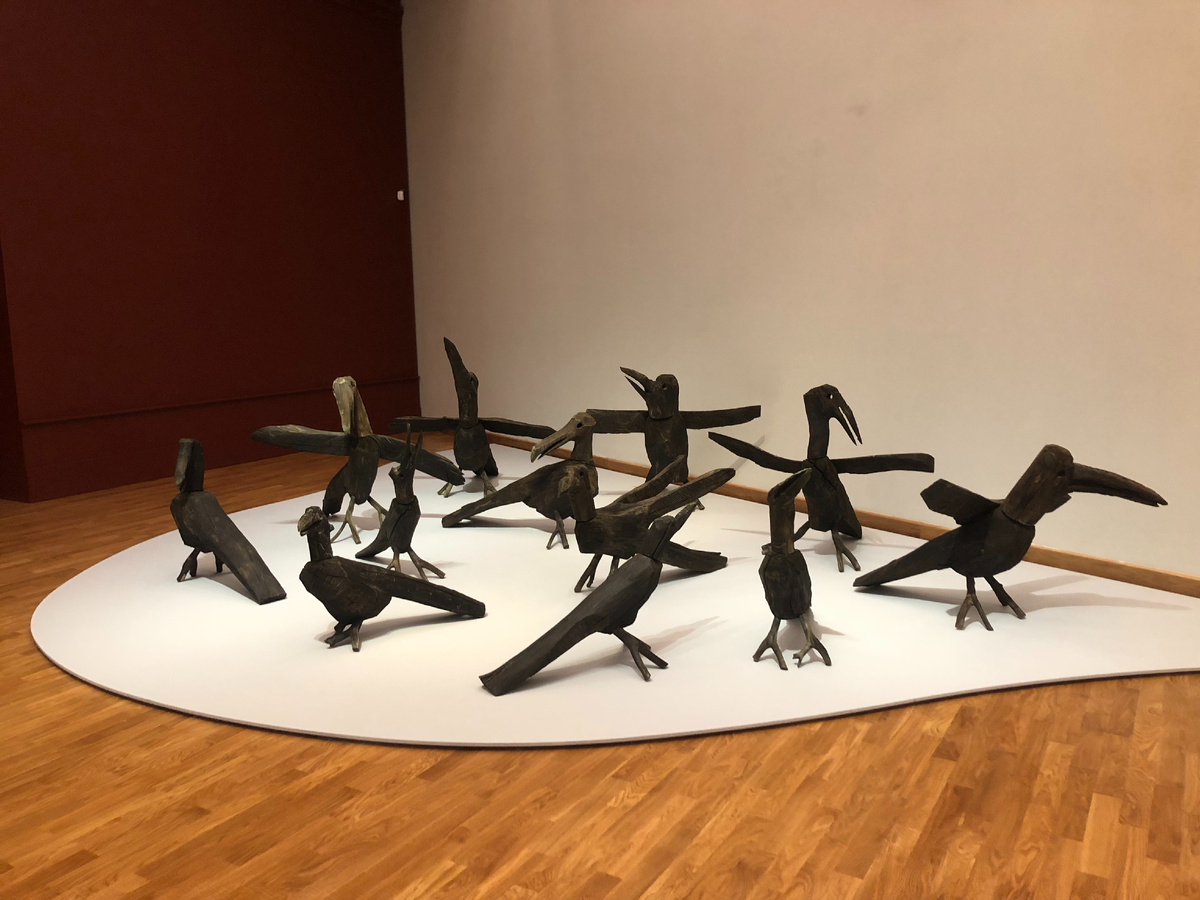 Инсталляция Николая Полисского «Грачи прилетели»