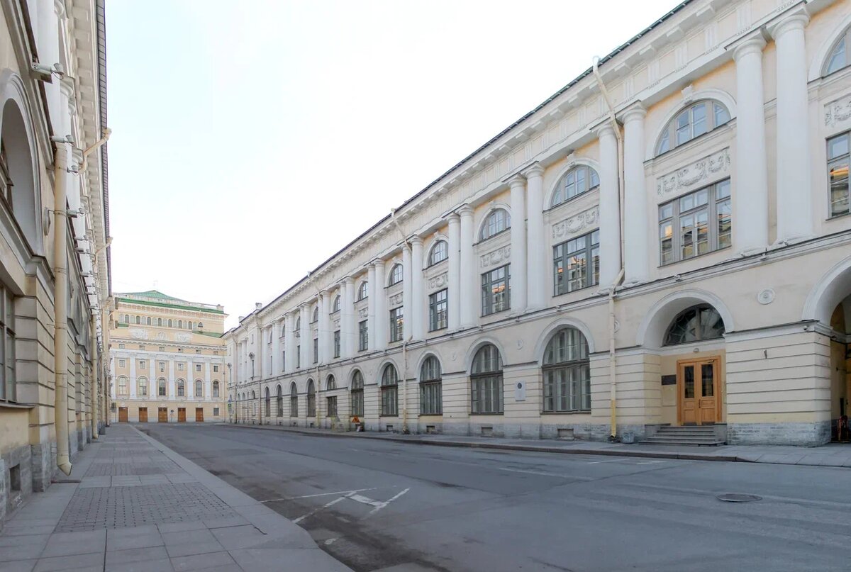 Улица Зодчего Росси. Вид на здание Академии