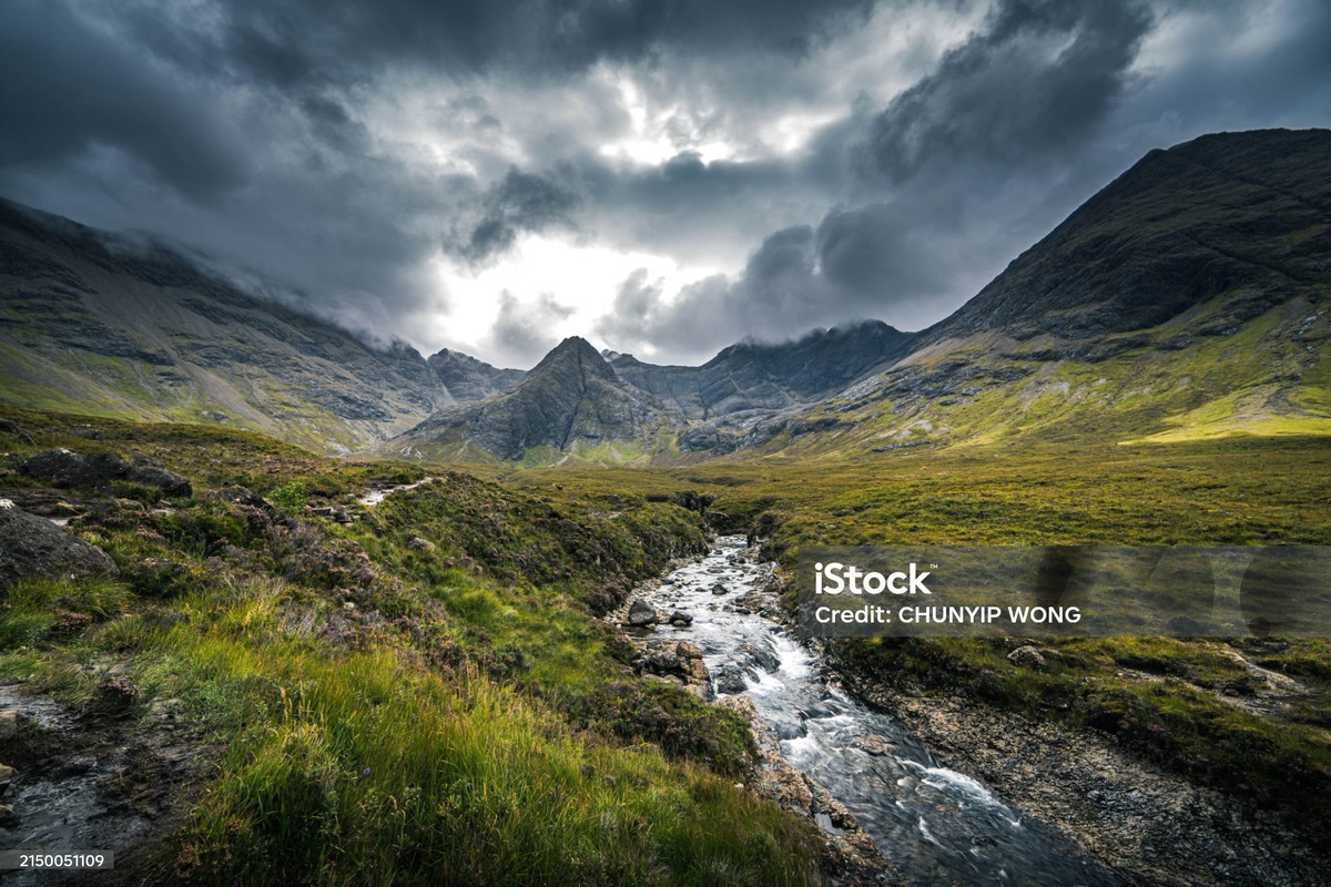 Бааван также ассоциируется с фейри. Некоторые люди верят, что Бааван все еще обитает в диких местах Шотландии и что его можно увидеть или услышать в полнолуние или в туманные ночи.