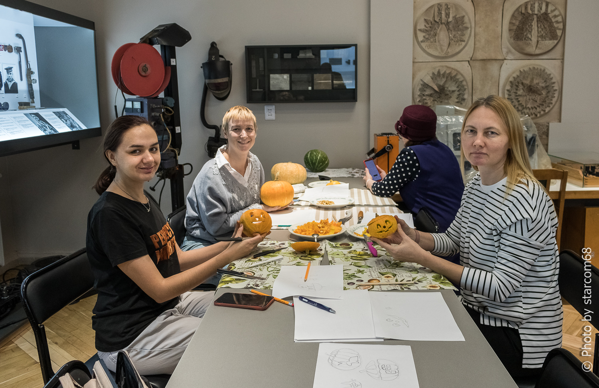 Первый день. Удивительно, но наиболее популярны были маленькие тыквы