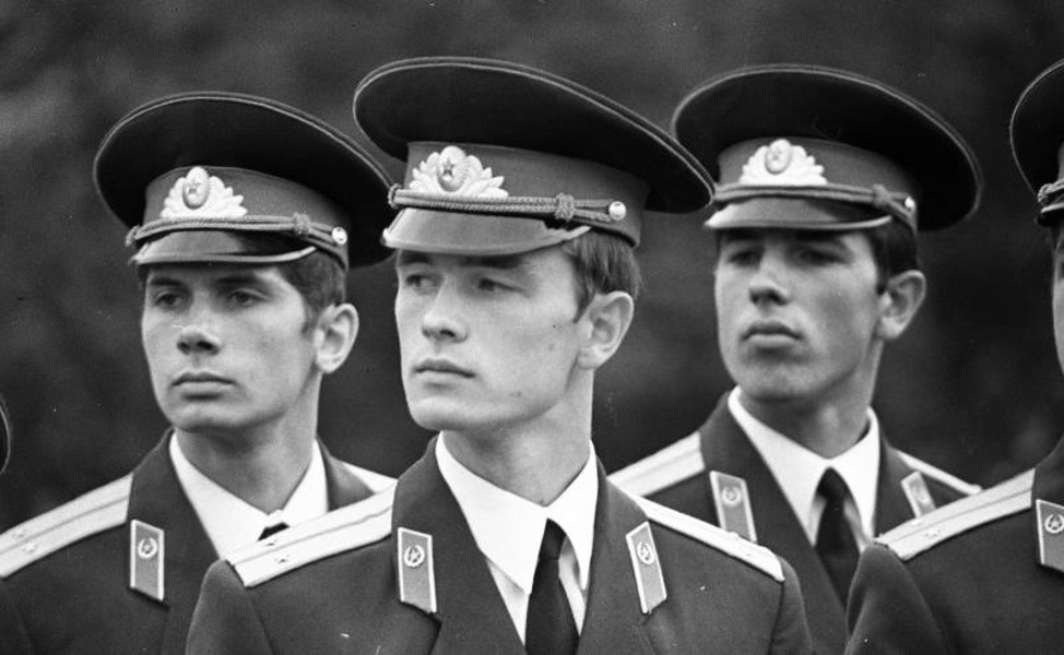 100 выпуск МВОКУ 1977 год...