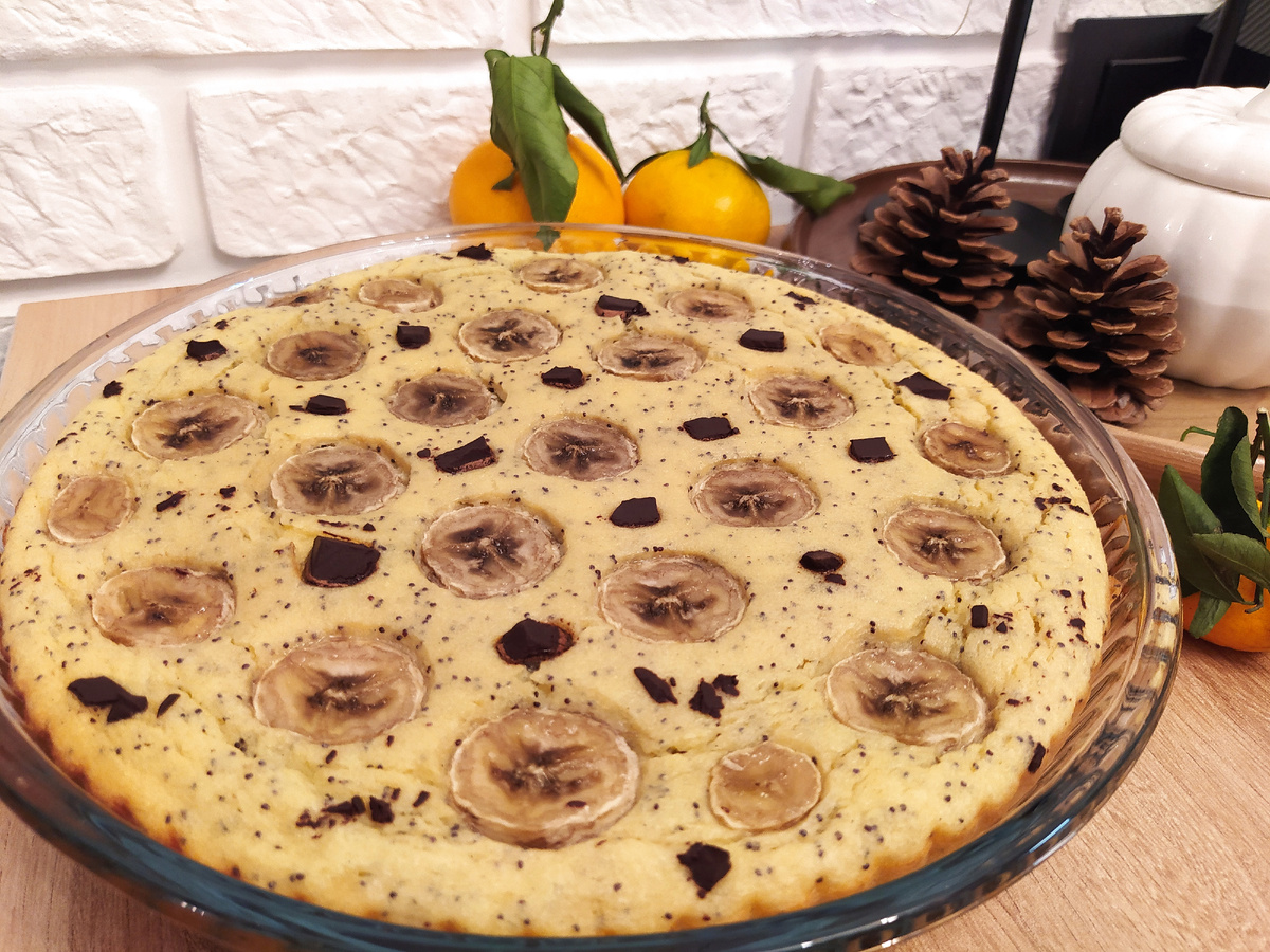 Вот, такая получилась. Выпекала в форме 24 см.