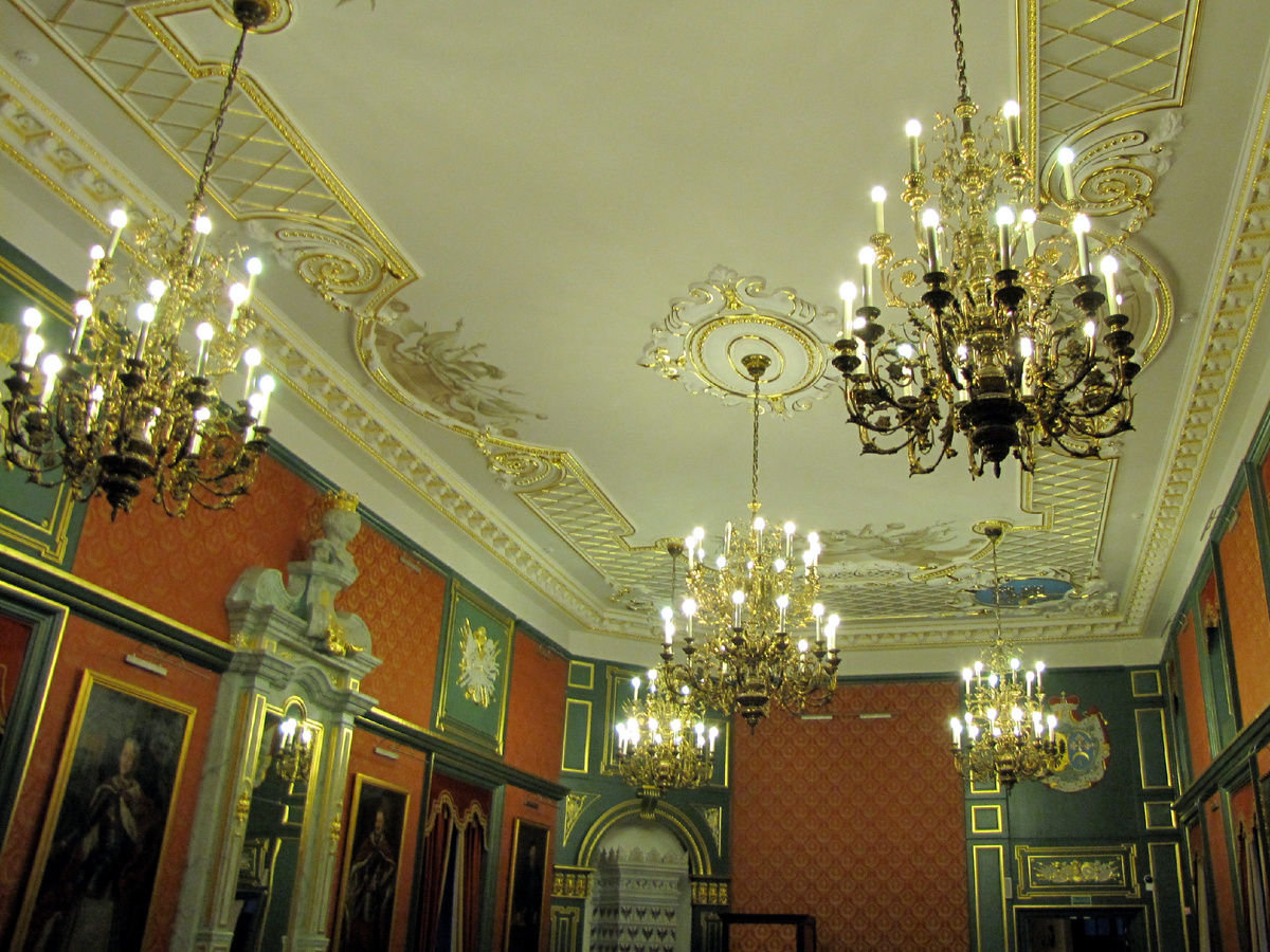 Много света - много роскоши