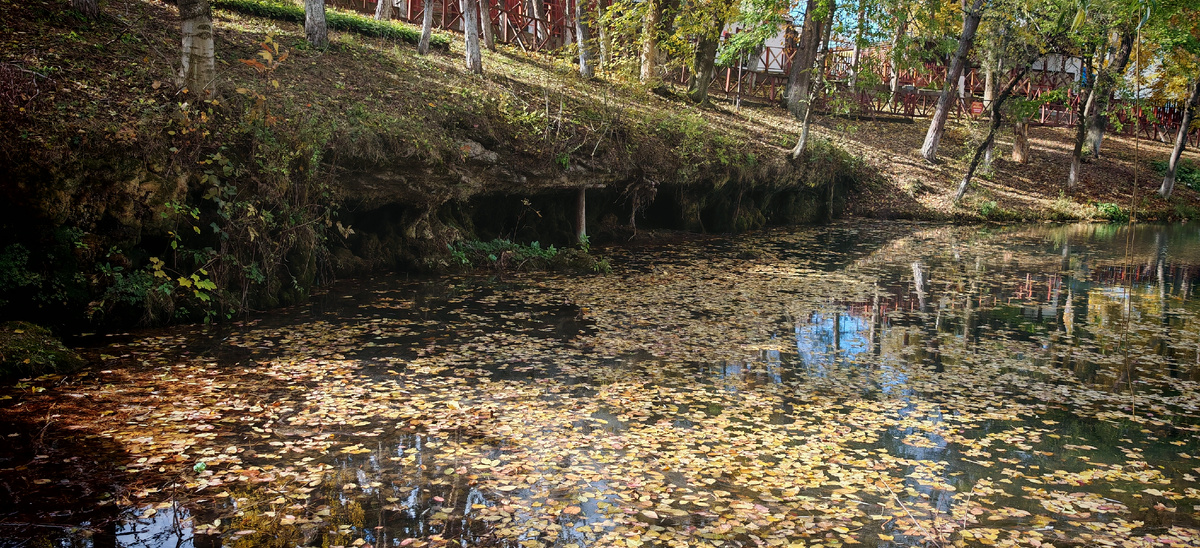 Вот этот грот называется "Баталинская пещера" 