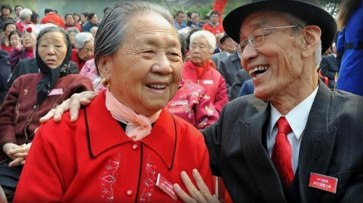 Моя родня говорит, что мне 70, но на самом деле мне 55! Все проклятый фиквтиный возраст!