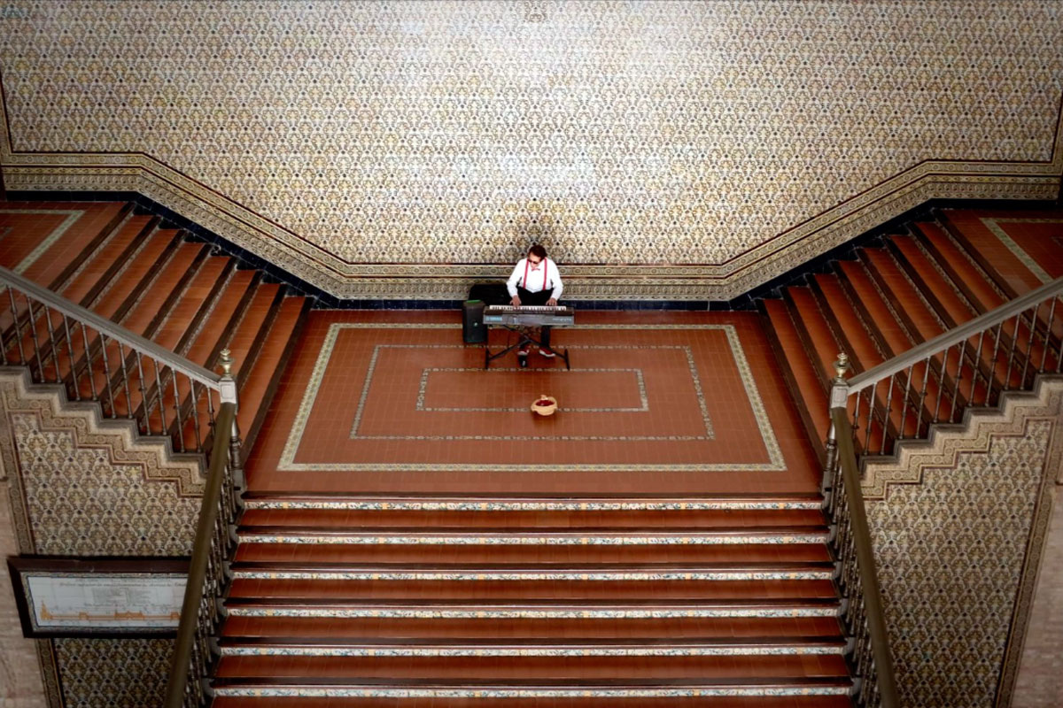 Вместо того чтобы проводить дни, занимаясь пустыми развлечениями, мы должны найти более полезные способы использования нашего времени