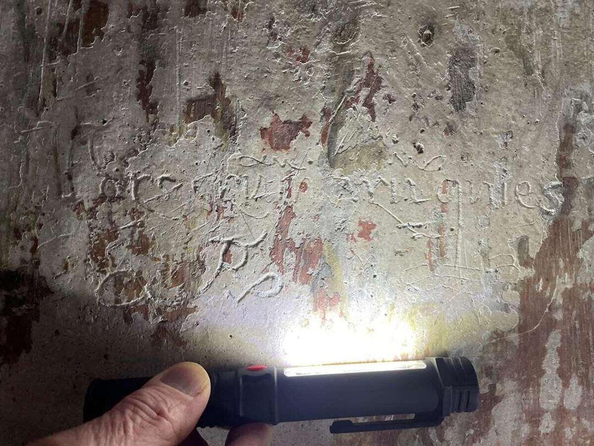    Британский фонд English Heritage обнаружил оберегающие знаки и редкие проклятия на стенах поместья Гейнсборо Олд Холл времен династии Тюдоров XV—XVI веков в графстве Линкольншир© Фото : English Heritage