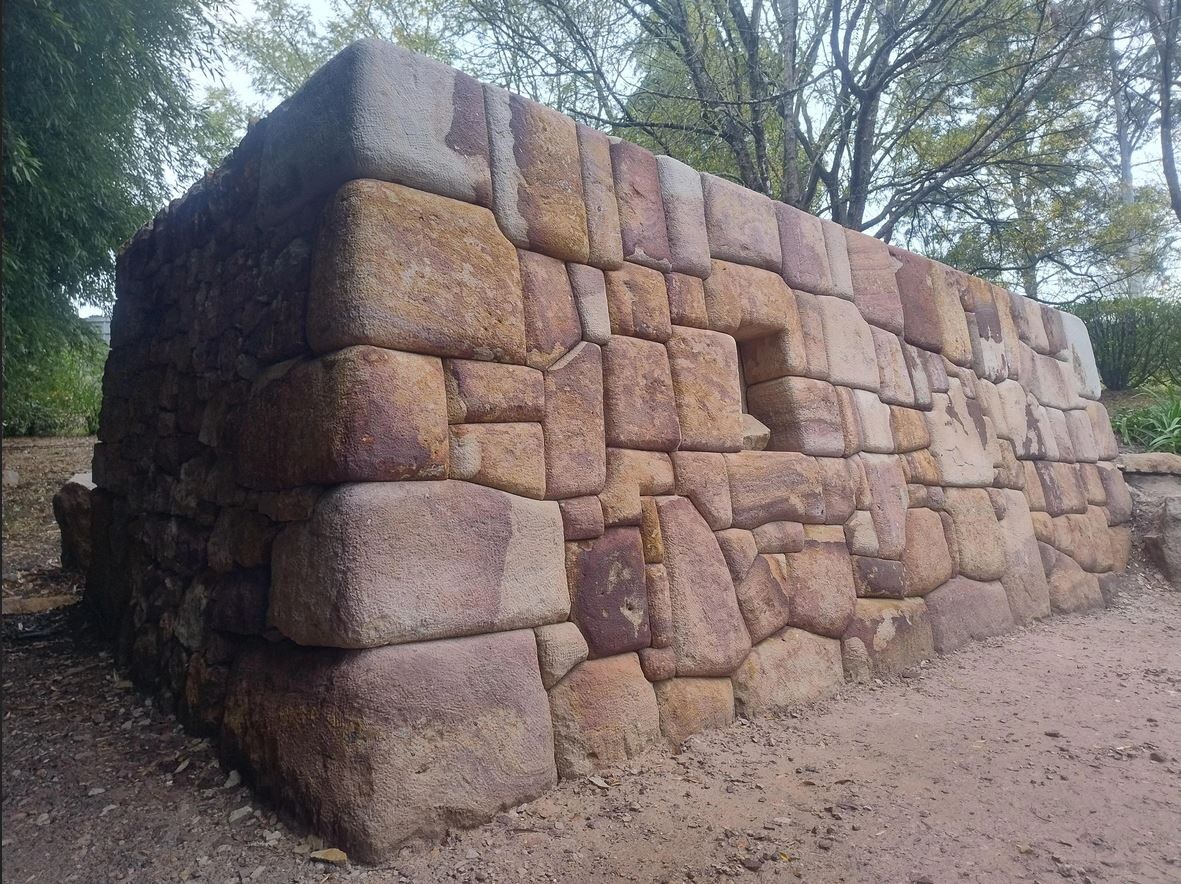 Эту стену в одиночку за год построил Мастер из Новой Зеландии