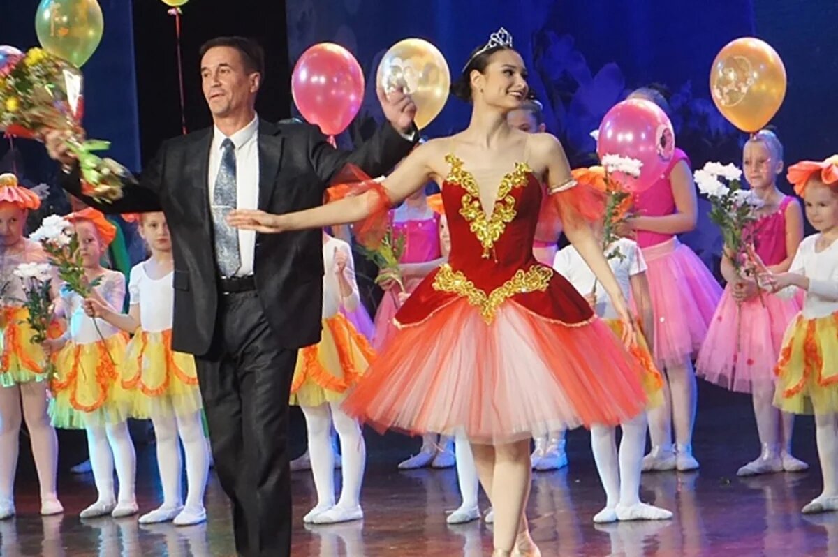    «Артист живёт на сцене».