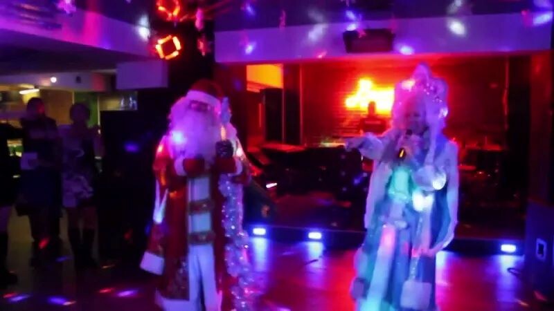 Исполнение Дедом Морозом и Снегурочкой песни-переделки «Николай» на новогоднем корпоративе