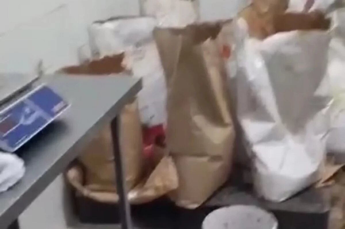    Магазины сняли с продажи «Картошку» после кадров антисанитарии на фабрике