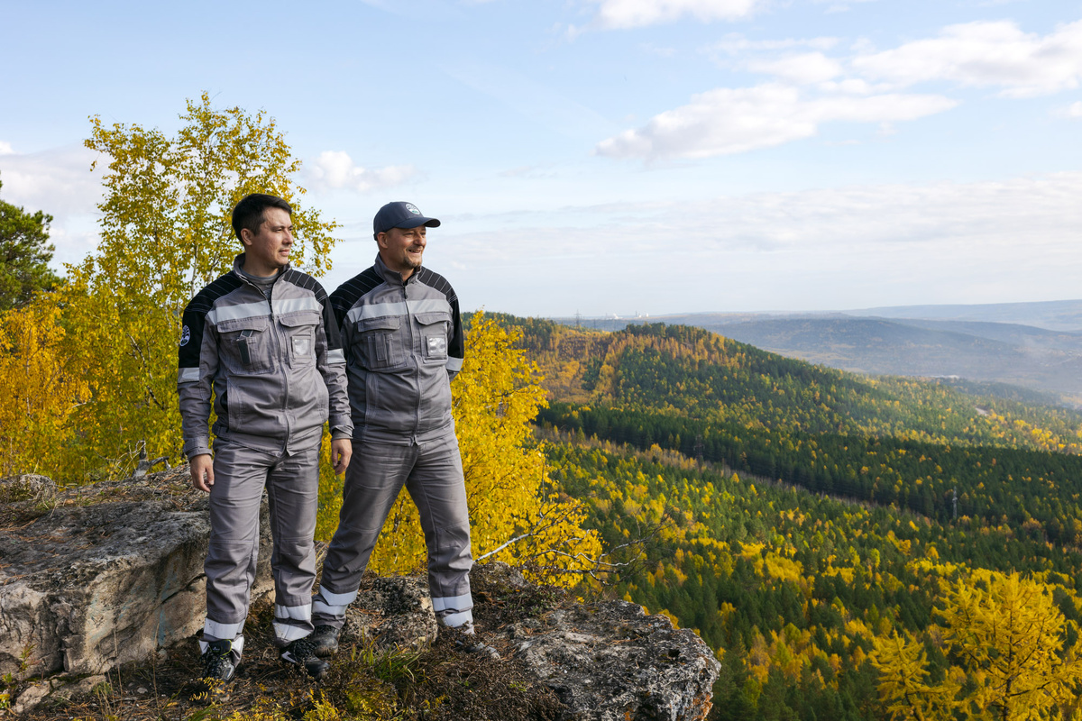 Сергей Воронов (справа)