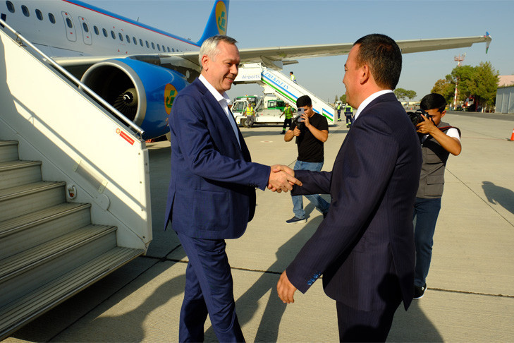    На фото: Рабочий визит делегации Новосибирской области во главе с Андреем Травниковым в Республику Узбекистан