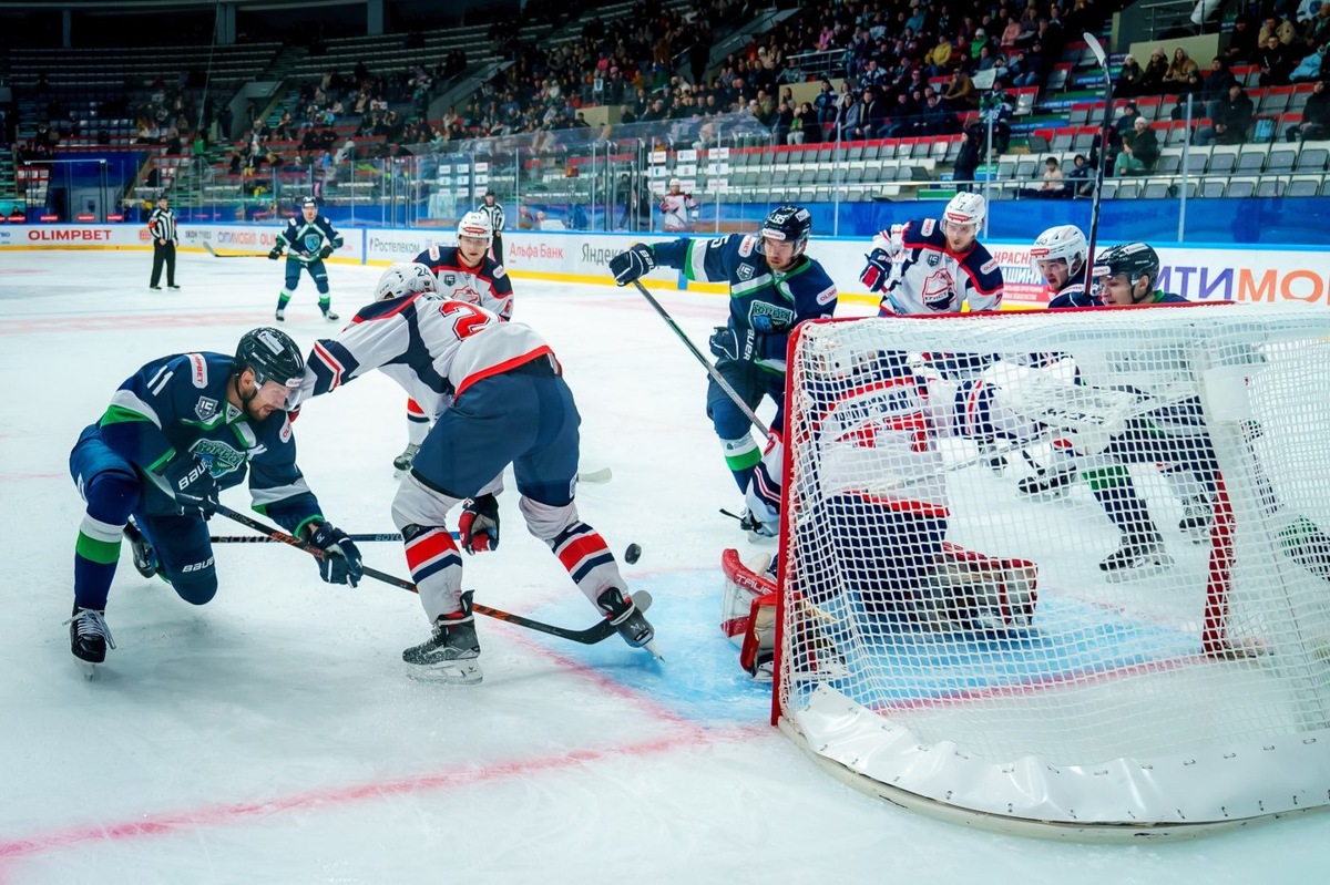    «Югра» впервые в сезоне забросила пять шайб, начав домашнюю серию с победы над саратовским «Кристаллом»