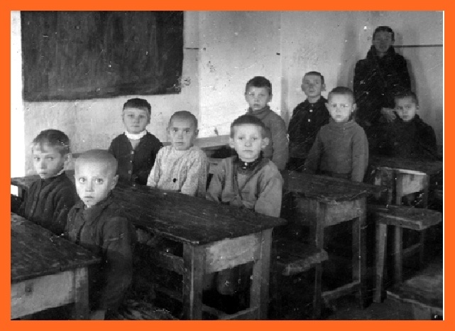 Учительствовать в годы войны было чрезвычайно трудно, особенно в деревнях. Учить детей, которые мечтают о том, чтобы что-то поесть, постоянно голодны очень трудно.