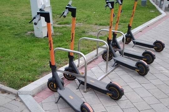    Самокатчиков перестанут пускать на тротуары